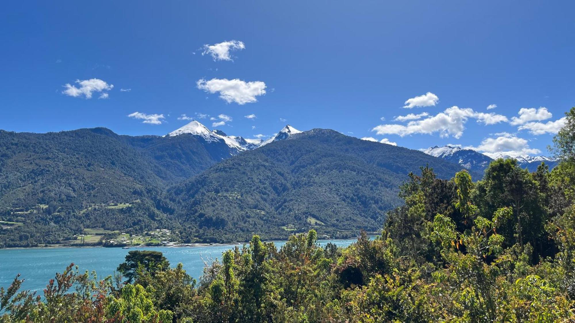 Patagonia Nativa Bed & Breakfast Cochamo Exterior photo